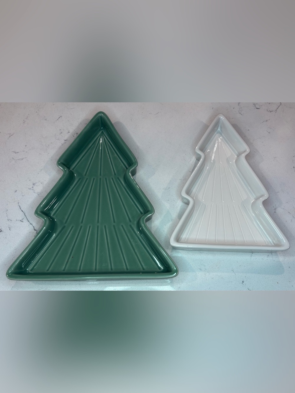 Hallmark Green & White Tree-Shaped Holiday Nesting Serving Trays 2023
